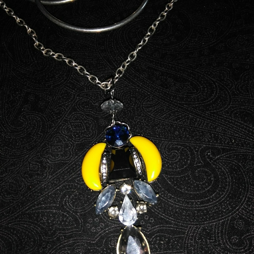 Owl Like Pendant Silver Necklace Set